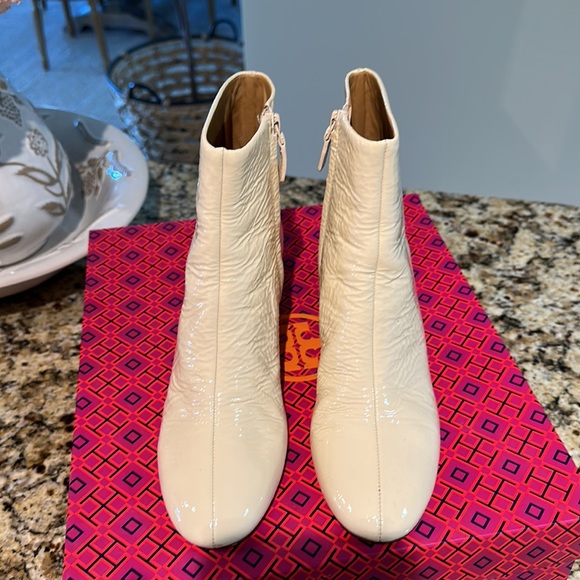 Tory Burch Juliana 65mm Bootie Naplak - Picture 2 of 14